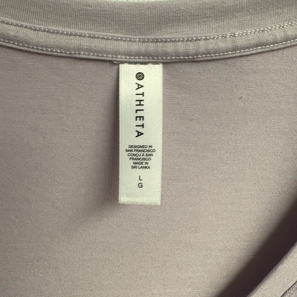 Athleta Lavender Essential V-Neck Short Sleeve Tee Size Large - Picture 2 of 3